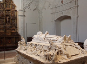 Los restos de Cisneros se trasladan en la Catedral, junto a un relieve de Julio López