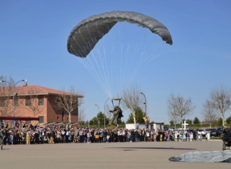 Saltos paracaidistas y actos el día 28 para conmemorar el primer salto paracaidista en Alcalá