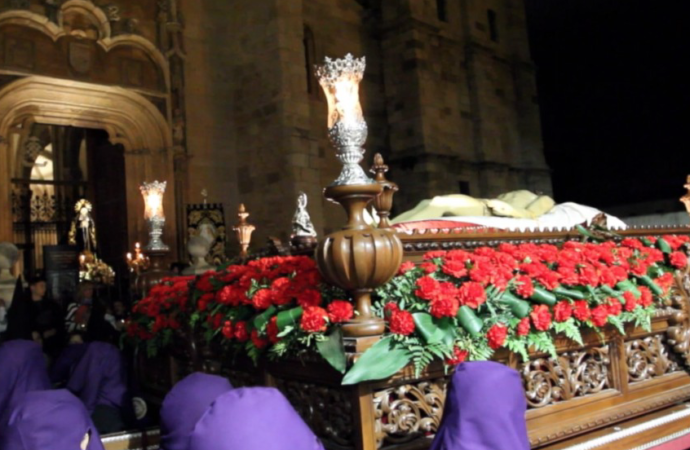 Semana Santa en Alcalá / El silencio, protagonista del Santísimo Entierro