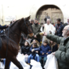 San Antón en Alcalá: 900 panecillos y menos público por el frío y viento
