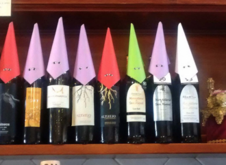 El rincón cofrade más detallista de Alcalá en la vinoteca Garnacha