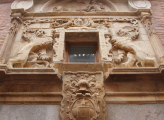 Rehabilitan uno de los escudos más bonitos de Alcalá: los Lizana