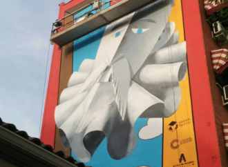 Don Quijote ‘lucha’ con los molinos en los edificios de las calles Torrelaguna y Gurugú de Alcalá de Henares