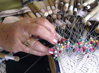 Alcalá de Henares celebra el IV Encuentro de Encajeras de Bolillos