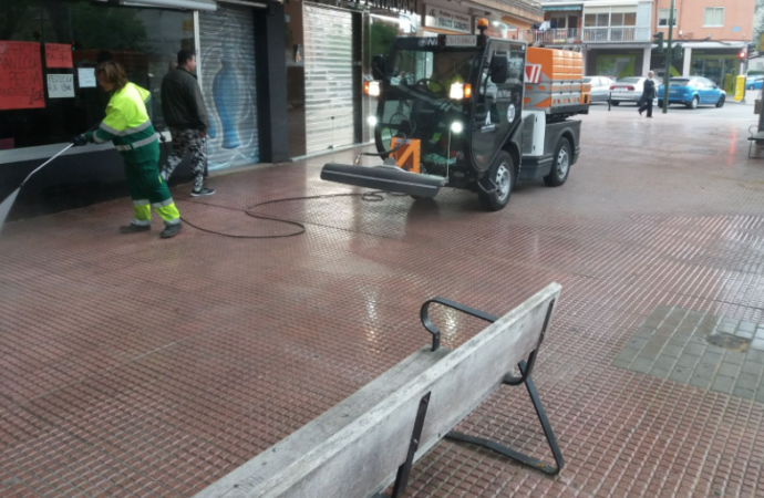 La nueva maquinaria de limpieza ya opera en Alcalá de Henares