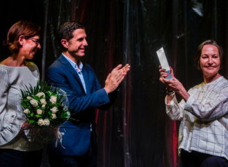 María Ruiz recibe el Premio Fuente de Castalia de Clásicos en Alcalá