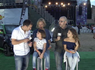 Paula, la pequeña alcalaína que participa junto a grandes actores en un corto en el Día Mundial de la Osteoporosis.
