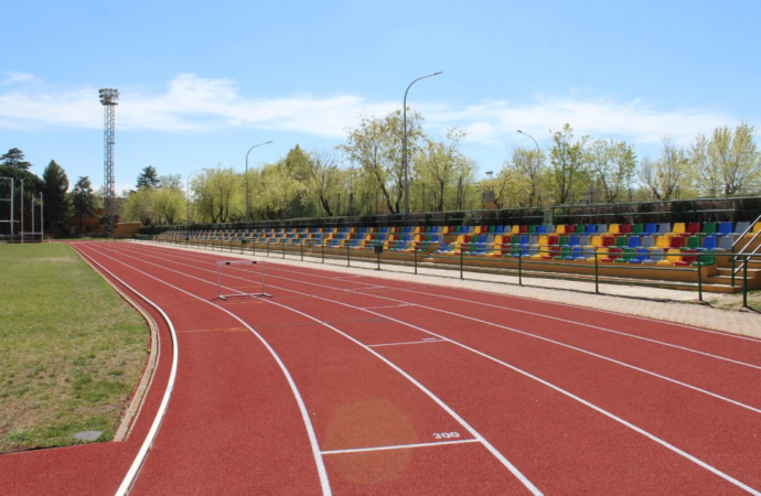 Abiertos al público el Parque Salvador de Madariaga, el Parque de la Duquesa, y la remodelada pista de atletismo del Val