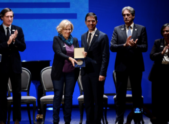Manuela Carmena recoge el premio Ciudad Patrimonio Mundial de Alcalá de Henares