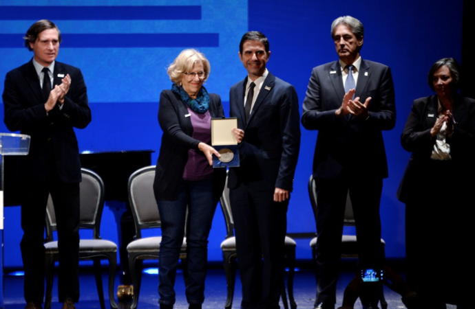 Manuela Carmena recoge el premio Ciudad Patrimonio Mundial de Alcalá de Henares