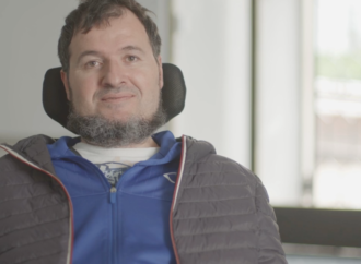 La lucha de David desde su silla de ruedas: hacer accesible Alcalá y poder vivir dignamente