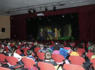 La Biblioteca Municipal  de Alovera fomenta el teatro entre los alumnos de Infantil