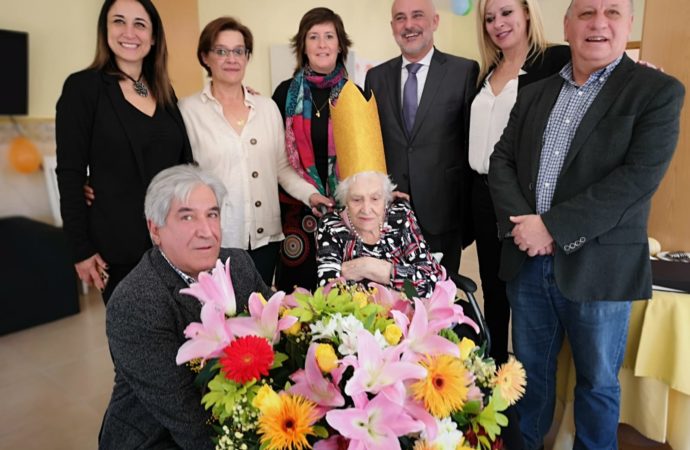 Feliz ‘100 Cumpleaños’ para la vecina de Horche Amparo Azañón