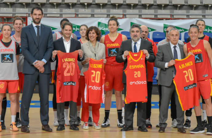 El ministro de Cultura y Deportes visitó a la selección femenina de baloncesto en Torrejón donde ha preparado el preolímpico