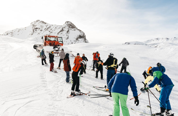 Torrejón de Ardoz: Cursos de esquí y excursiones, planes para los jóvenes de la localidad