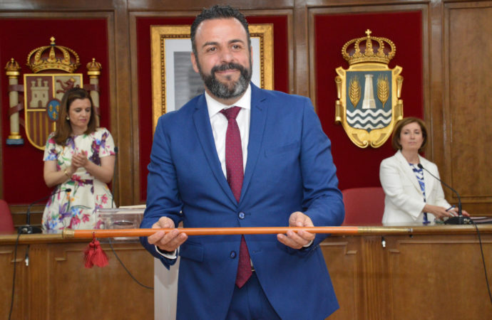 El alcalde de Azuqueca, José Luis Blanco, renuncia a su sueldo para colaborar con la ciudad