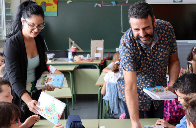 Azuqueca repartirá agendas y cuadernos entre los alumnos de los siete colegios de la localidad