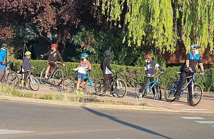 La Policía Local de Coslada acompaña a los alumnos al colegio en bicicleta