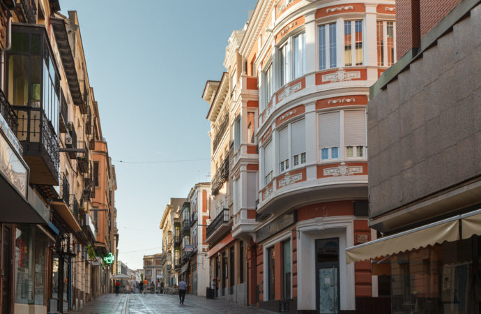 Los hosteleros de Guadalajara podrán seguir ocupando plazas de aparcamiento para sus terrazas durante un año