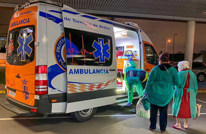 El servicio de ambulancia de Torrejón y Protección Civil han atendido a 376 dependientes y a otros vecinos desde el inicio de la pandemia