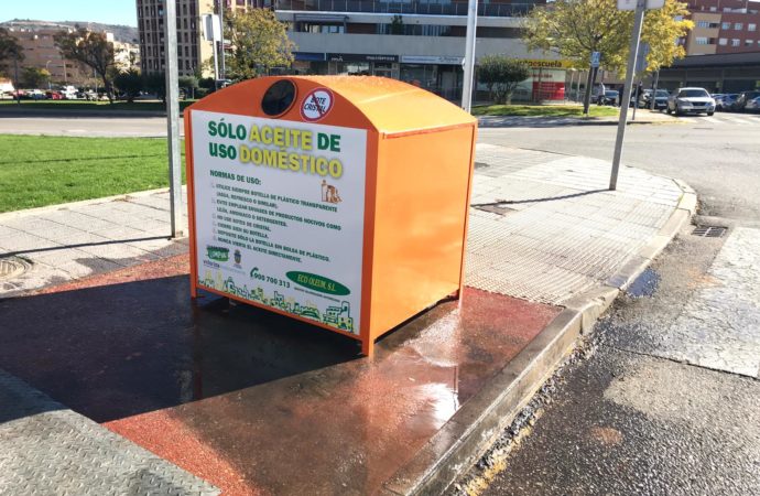 Guadalajara invierte 14.000 euros en renovar los contenedores de reciclado de aceite de uso doméstico de la ciudad