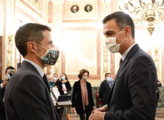 Pedro Sánchez recibe al alcalde de Alcalá en el homenaje del Congreso a Manuel Azaña