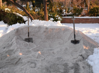 Temporal de nieve: el Ayuntamiento de Alcalá ha distribuido 190 toneladas de sal a vecinos y comunidades 