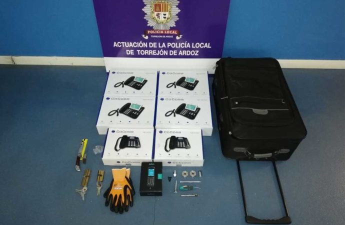 Identificado en Torrejón un individuo que llevaba una maleta con 7 teléfonos nuevos presuntamente robados