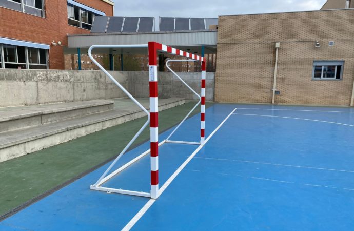 Coslada invierte alrededor de 17.000 euros en renovar el equipamiento deportivo de sus centros educativos