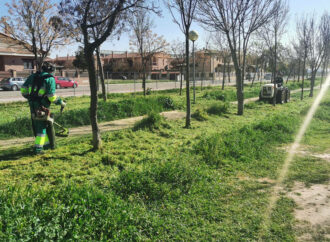Arranca la campaña de limpieza de primavera en los parques y calles de Azuqueca