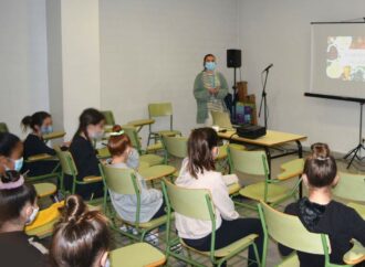El Hospital de Torrejón desarrolla una formación sobre hábitos alimentarios a niñas del Club de Gimnasia Torrejón