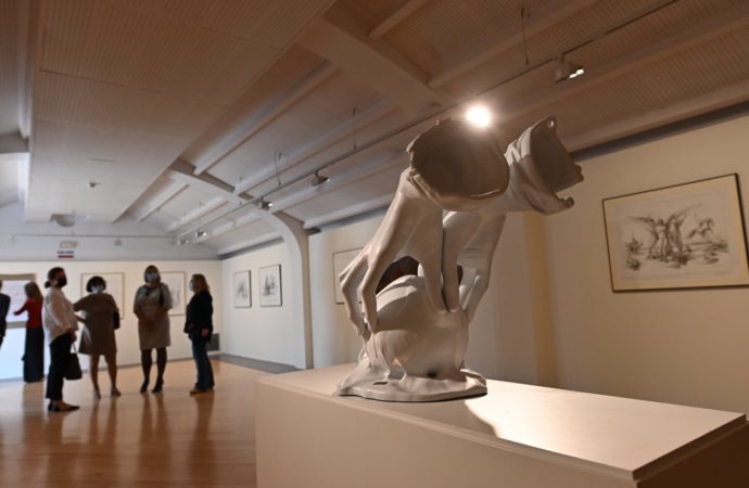 Dibujos y una escultura inspirada en la obra de Frederic Chopin, en la nueva exposición «Nocturnos» en Alcalá de Henares