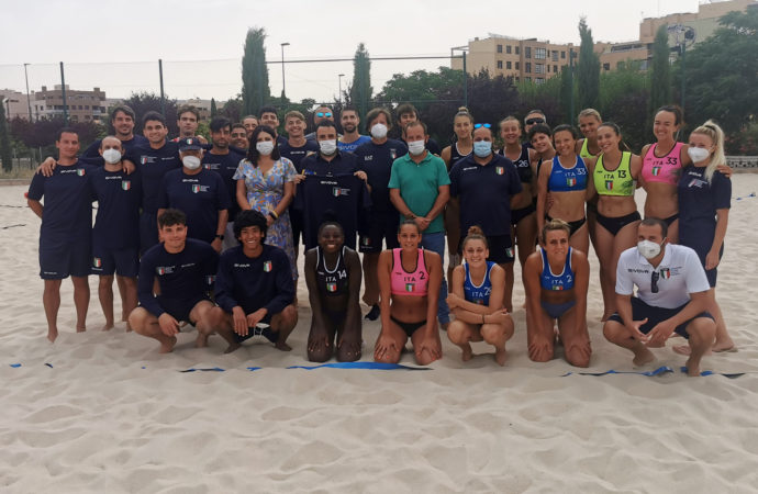 Azuqueca acoge el entrenamiento de las selecciones absolutas de Balonmano Playa de Italia