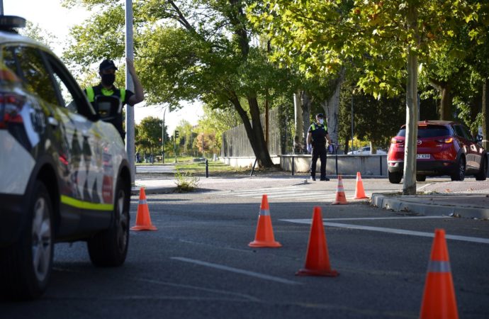 Campaña de la DGT de control de tasa de alcohol y presencia de drogas en conductores en Alcalá