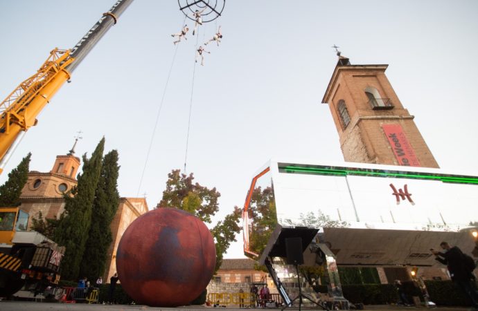 «La Fura dels Baus» conquista Alcalá de Henares con un espectáculo enmarcado en la Mobile Week