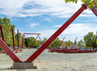 Comienza a levantarse la estructura de la nueva cubierta del Parque de Ferias en Marchamalo