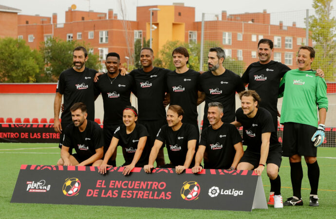 Forlán, Eto’o, Mendieta, Hierro y numerosos actores en «El Encuentro de las Estrellas» disputado en el Wanda de Alcalá de Henares