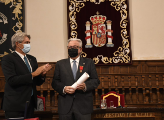 La Universidad de Alcalá entrega su Medalla de Oro Honorífica al rector de la Universidad de Buenos Aires, Alberto Barbieri