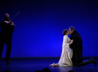 El amor eterno de Don Juan y Doña Inés en la última de las escenas del Tenorio representadas en Alcalá