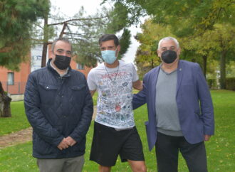 Un paseo verde de San Fernando lleva ya el nombre de Fernando Cáliz, quien corrió 200 kilómetros durante 24 horas por el Párkinson