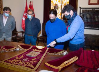 Los históricos trajes de maceros del siglo XIX de Alcalá vuelven a lucir su esplendor
