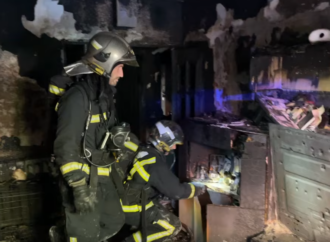 9 intoxicados y 25 personas rescatadas tras el incendio de una vivienda en el barrio del Juncal de Alcalá de Henares