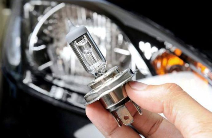 La importancia de tener las luces del coche en buen estado y saber qué tipo de bombillas nos convienen