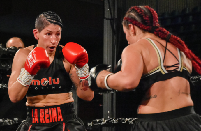 La teniente de alcalde y concejala de Mujer de Torrejón, Miriam Gutiérrez, vence a los puntos a Aleksandra Ivanovic en su última velada de Boxeo