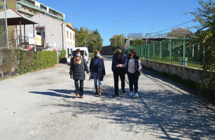 El PP de Alcalá solicita la adecuación de un paseo peatonal paralelo a las vías del tren en el barrio de Los Nogales