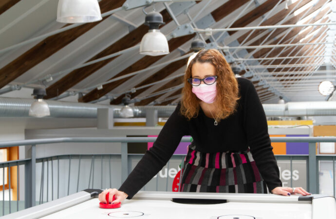 Futbolín, diana, juegos de mesa o air hockey, novedades del Espacio TYCE, que permanecerá abierto en Guadalajara toda la Navidad