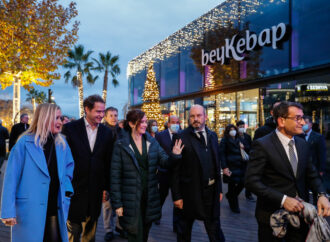 La presidenta, Isabel Díaz Ayuso, en la inauguración de Oasiz Madrid, el nuevo Centro Comercial de Torrejón