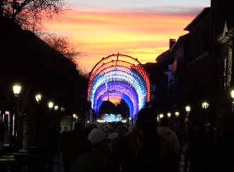 Navidad en Alcalá: el túnel de luz de la Calle Libreros, principal atracción de la iluminación navideña