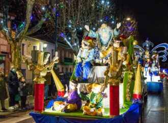 Cabalgata Marchamalo 2022: los Reyes Magos hicieron un recorrido doble en su llegada a la localidad