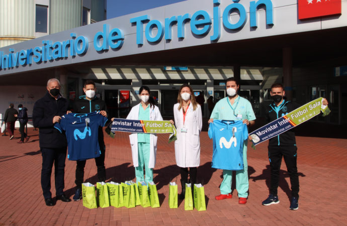 Los niños hospitalizados en el Hospital Universitario de Torrejón reciben regalos del Inter Movistar